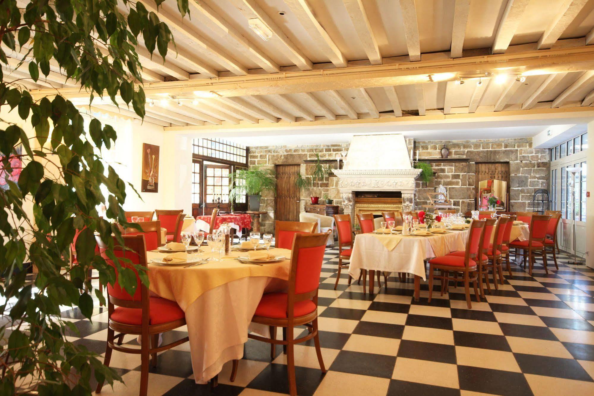 Logis Hotel De France Restaurant Grill ดอมฟรองต์ ภายนอก รูปภาพ