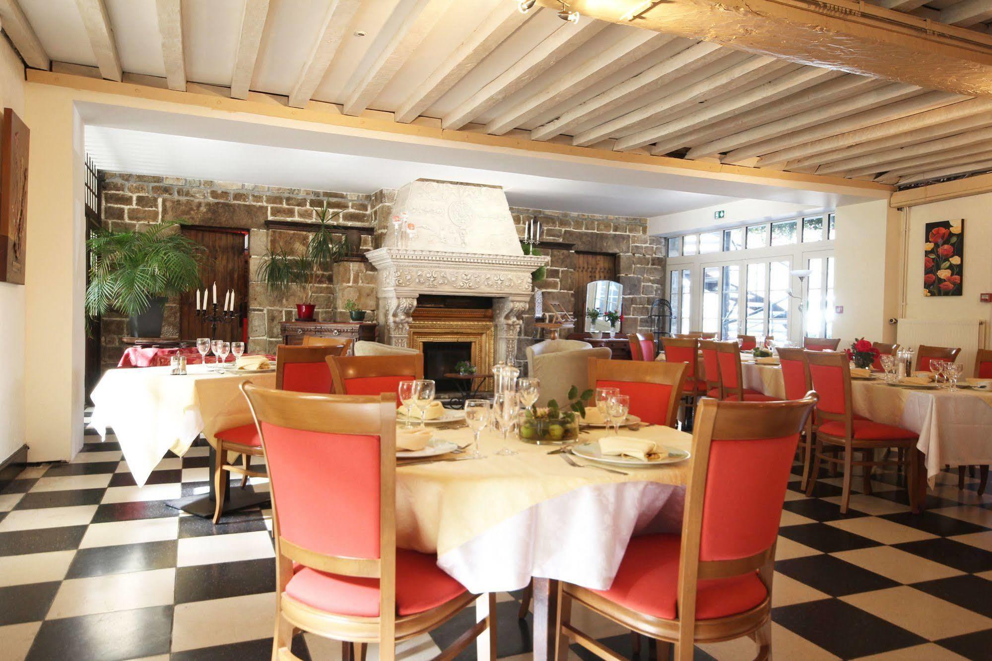 Logis Hotel De France Restaurant Grill ดอมฟรองต์ ภายนอก รูปภาพ